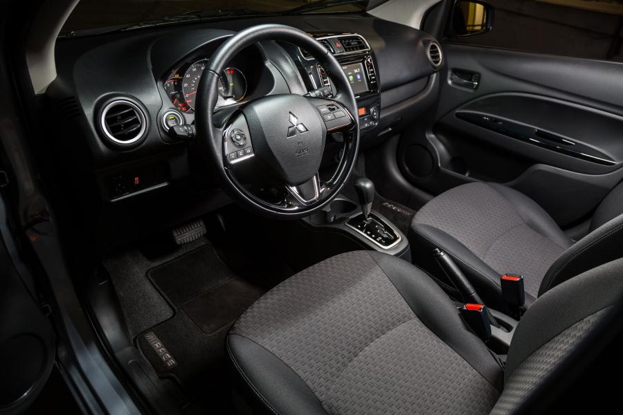 Интерьер Mitsubishi Mirage GT 2016 года  (NA) (фото 24 из 29)